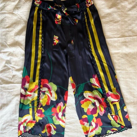 🌺 Johnny Was 🌺 Size M. Floral Navy Blue Pant - Picture 8 of 8